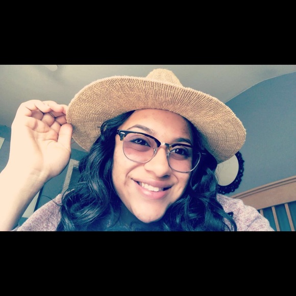 Meet your Posher, Demaris - Picture 1 of 1